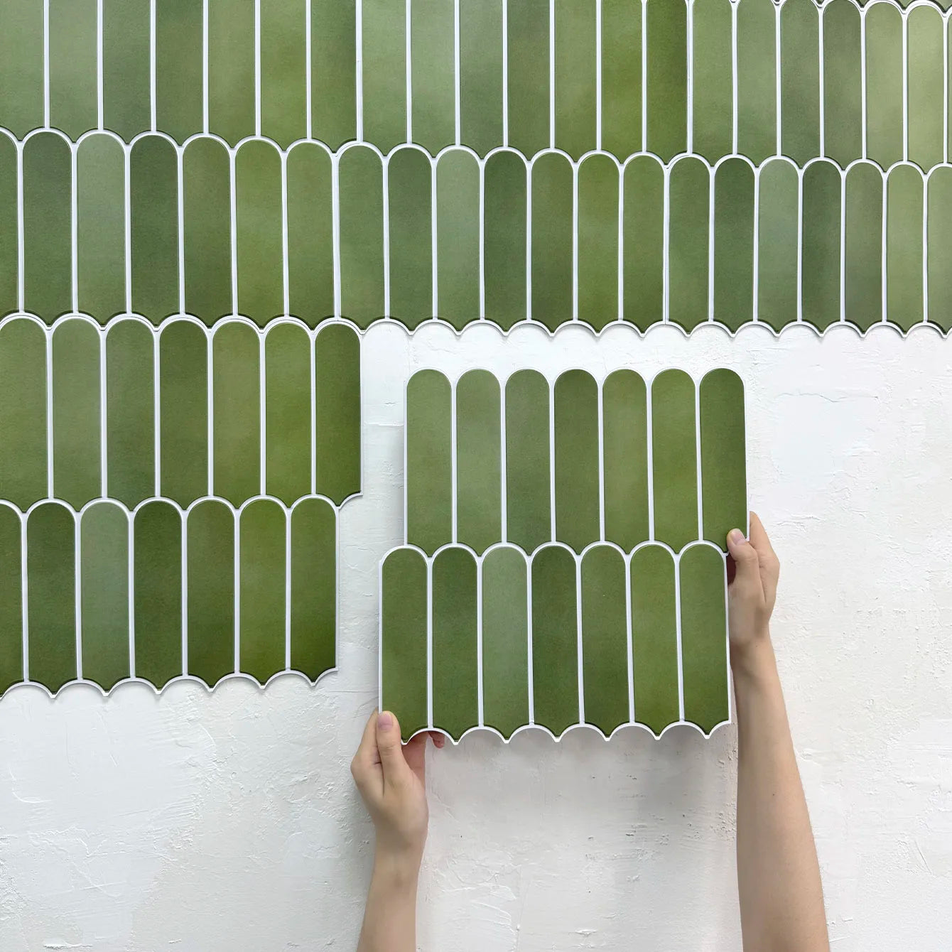 Fish Scale Peel-and-Stick Wall Tiles (30cm x 30cm)
