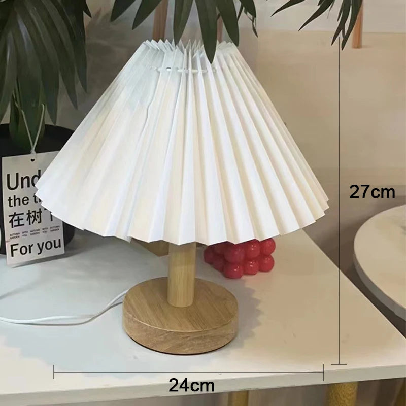 Sculpted Pleat Table Lamp - Warm Ambiance