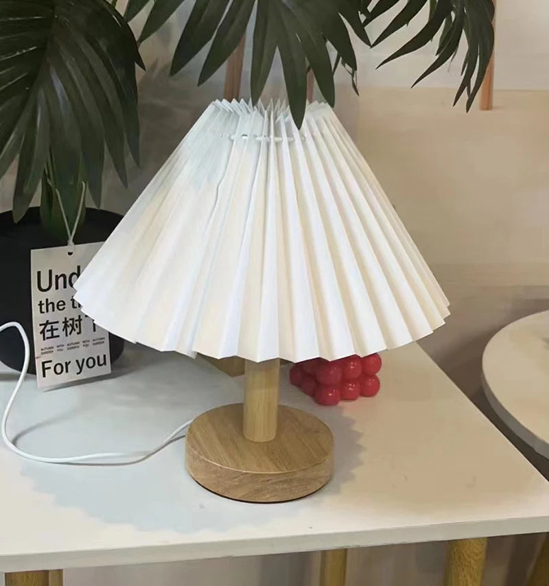 Sculpted Pleat Table Lamp - Warm Ambiance